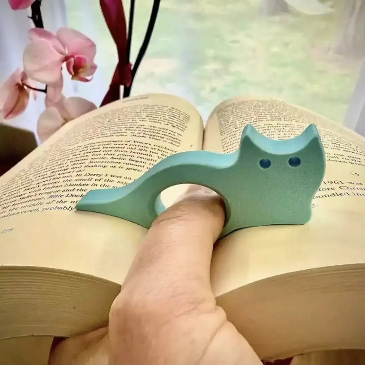 Cat Thumb Page Holder for Book Lovers